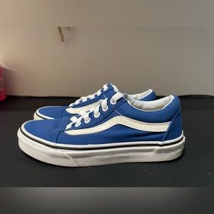 Size 6 womens. Lightly lightly used. Clean.